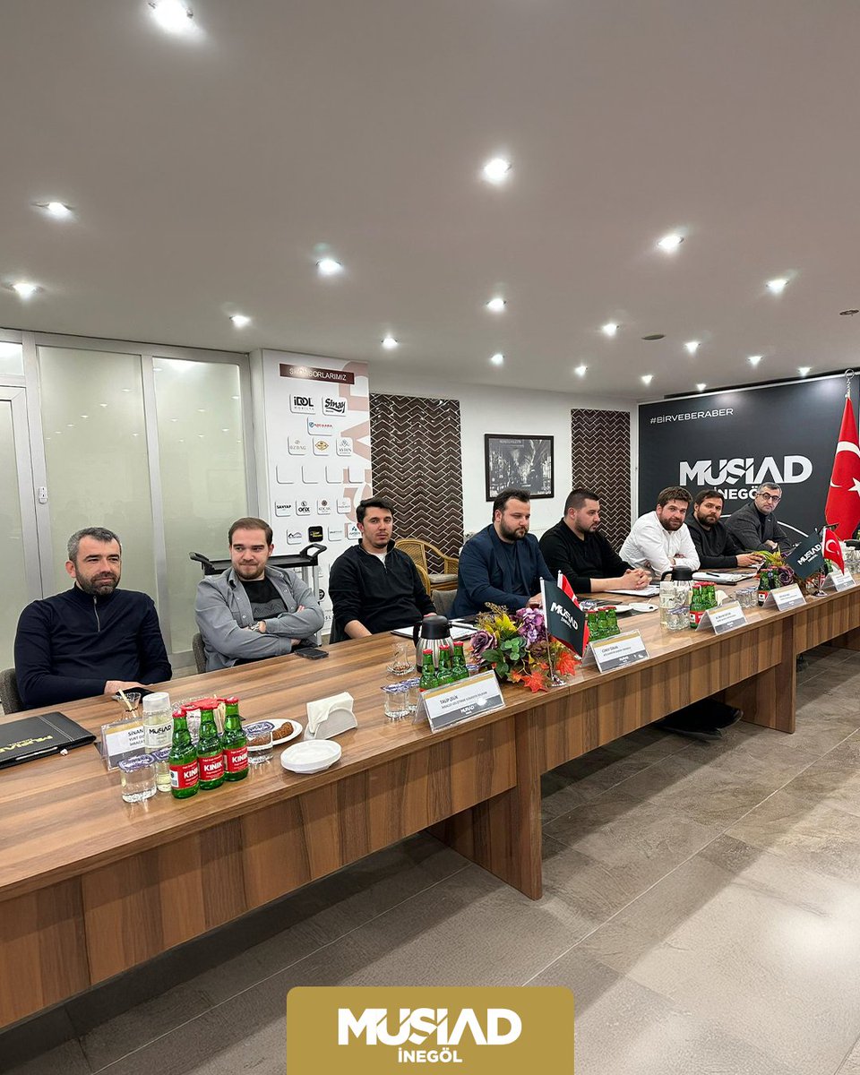 MUSIADInegol's tweet photo. Haftalık olağan yönetim kurulu toplantımızı, Bahri Sinan Yazaroğlu Başkanlığında, yönetim kurulu üyelerimizin katılımıyla şube merkezimizde gerçekleştirdik. Toplantımızda özellikle, MÜSİAD Genel Başkanımızın katılımı ile yapılması planlanan MÜSİAD A'dan Z'ye Ekonomi söyleşileri kapanış Gala Programı üzerine istişarelerde bulunduk.

@MUSIAD  @BurhanOzdemirTR  @YazarogluSinan  #müsiadinegöl #müsiad #işadamları