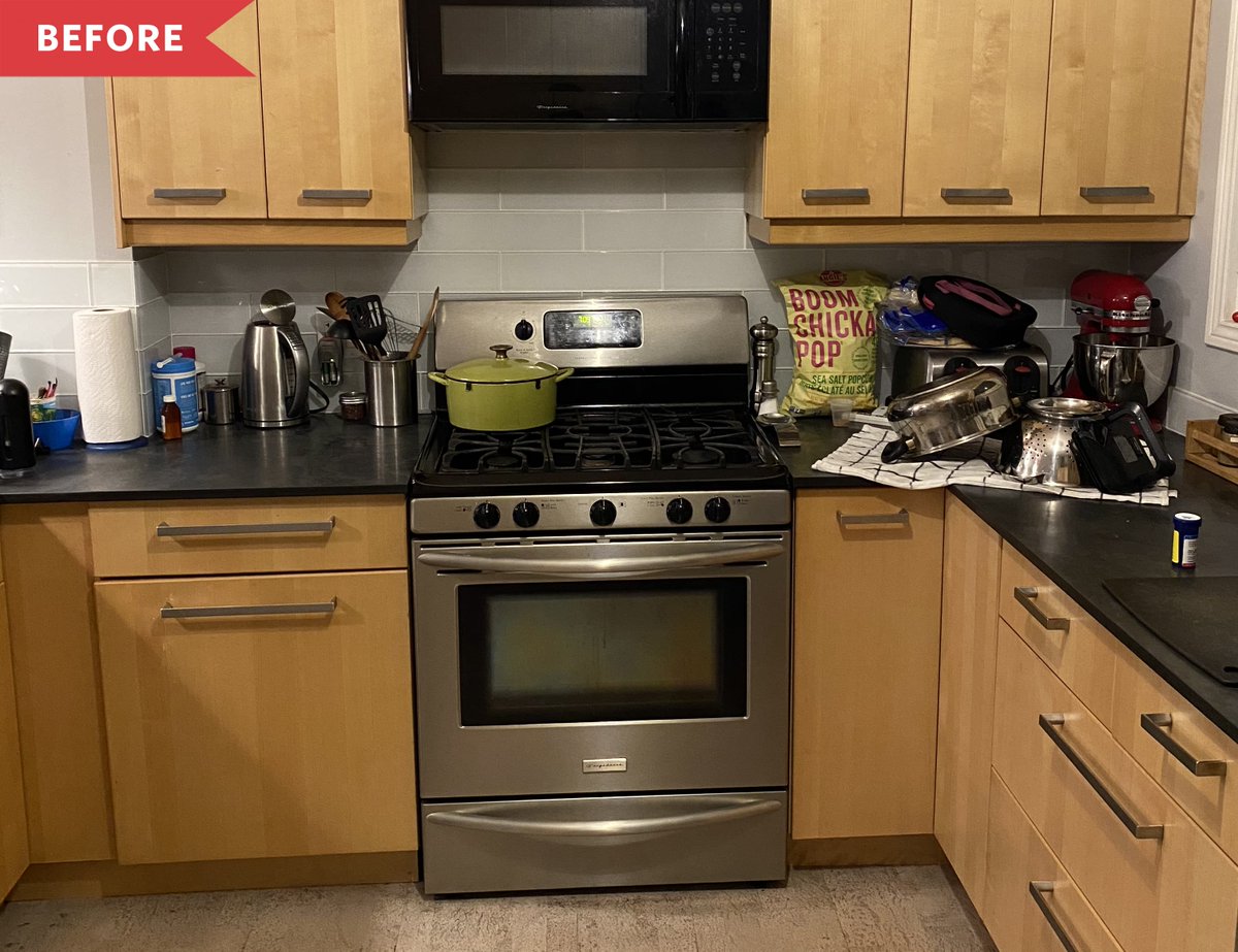 DustinMPeyser's tweet image. One Trick Made a Kitchen's Dark Cabinets Look Twice as Big dlvr.it/TRwxVc 👉 Reveal Your ROI bit.ly/MyHomeAI 👈 #HomeRenovation #KitchenMakeover #InteriorDesign #HomeImprovement #SmallSpaces