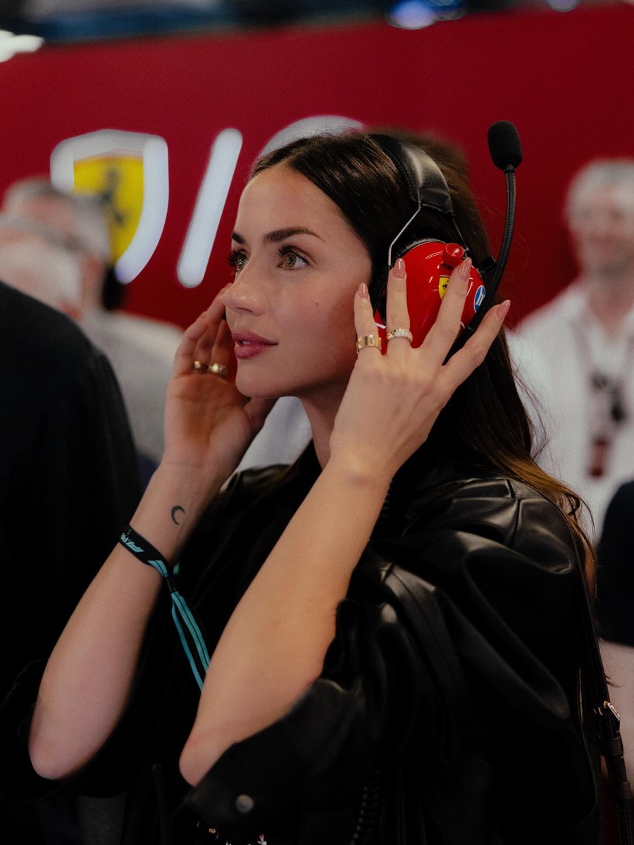 ana de armas archive (@dearmasarchive) on Twitter photo 