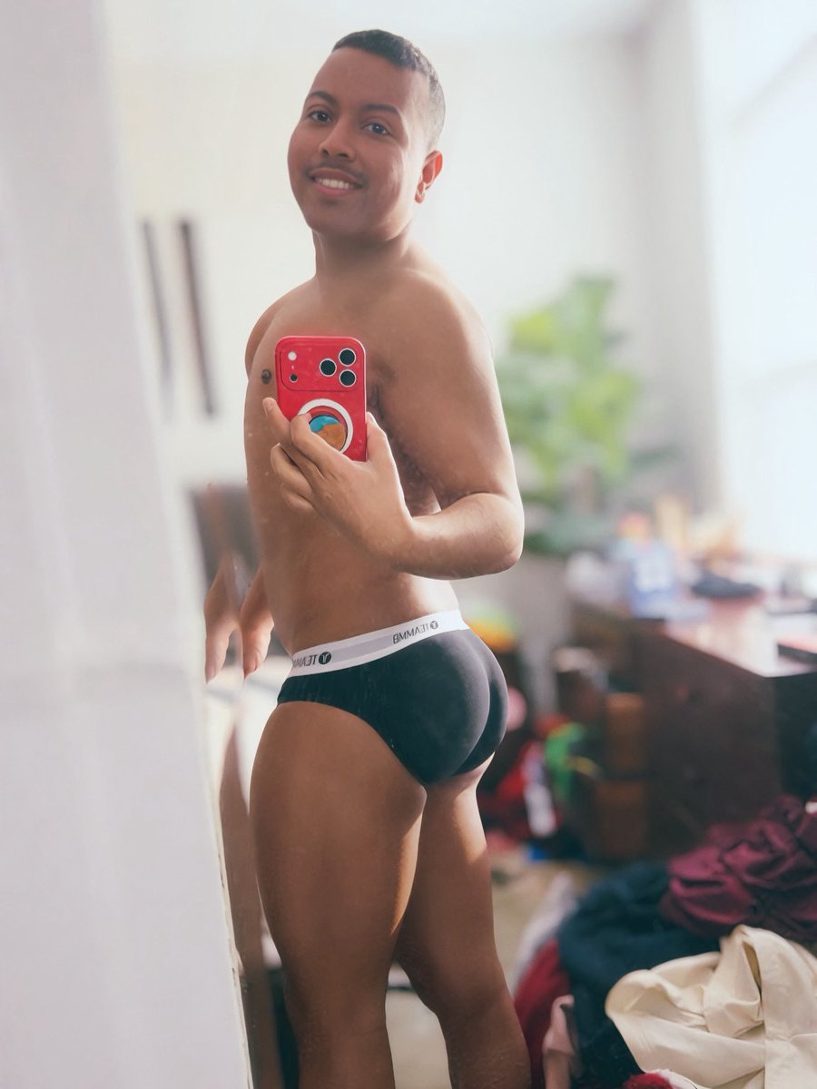 wickedlypj's tweet photo. Halfway there. #humpday https://t.co/KMCLxzz6dm
