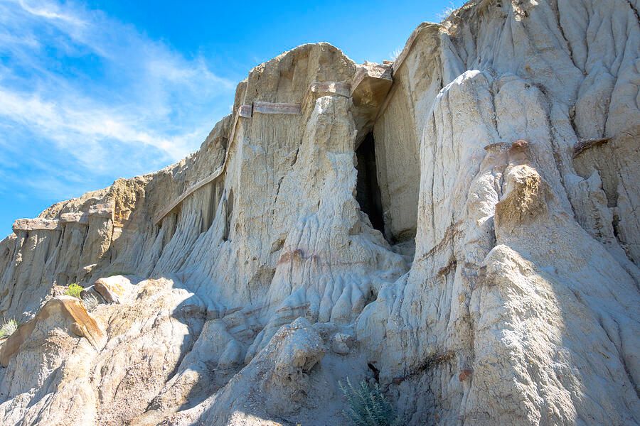 DebraMartz's tweet image. The dark area in the upper middle looked like an open door to me. I would've loved to check it out, but that wouldn't be appropriate, as climbing on it could easily cause damage.

debra-martz.pixels.com/featured/what-…

#TheodoreRoosevelt #NationalPark #opening #entrance #giftideas #ayearforart