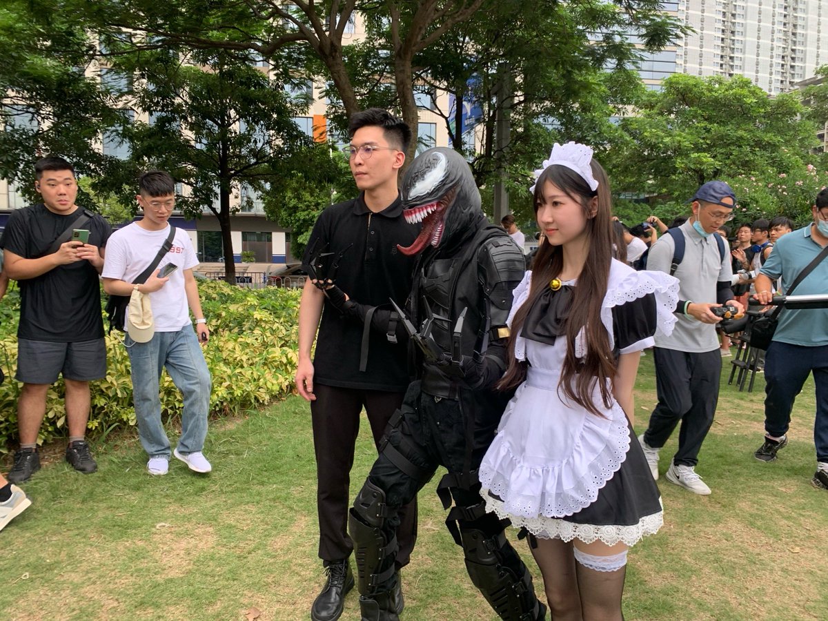 CrazyDezi tweet media