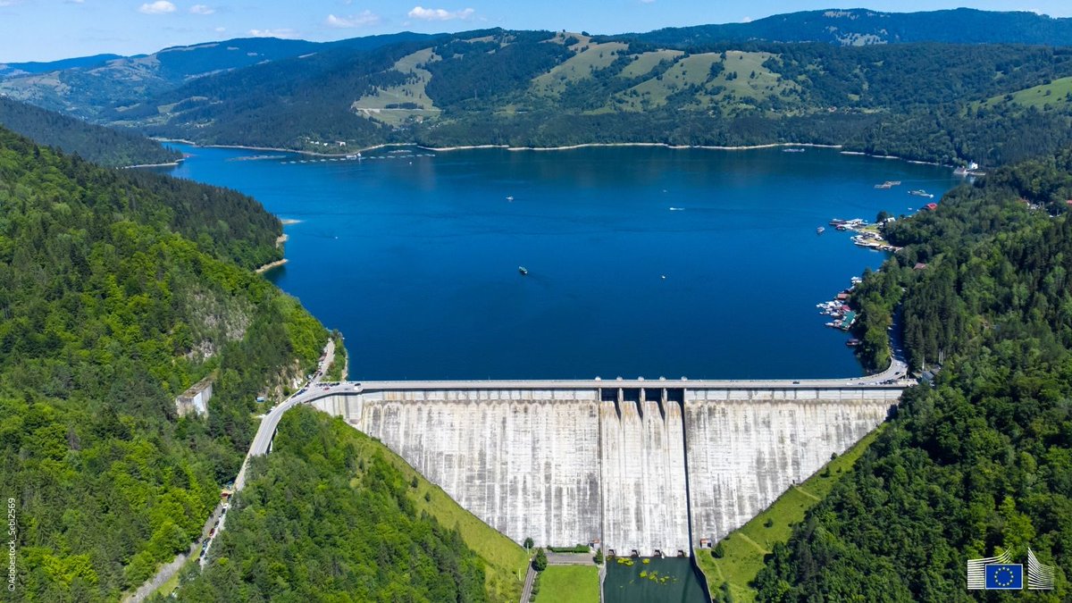 Energy4Europe's tweet image. 💧 Hydropower is a flagship of #RenewableEnergy in the EU, but #DYK that much of our #hydropower fleet is also 'made in the EU' ?

EU companies dominate global exports and play a key role in developing high-value inventions in the sector.

CETO report ➡️ link.europa.eu/VXx7J6