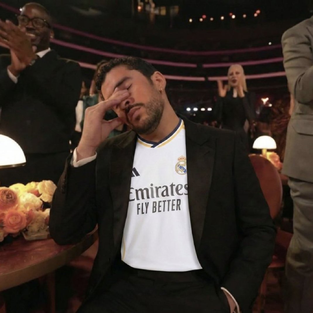 Twilight tweet media