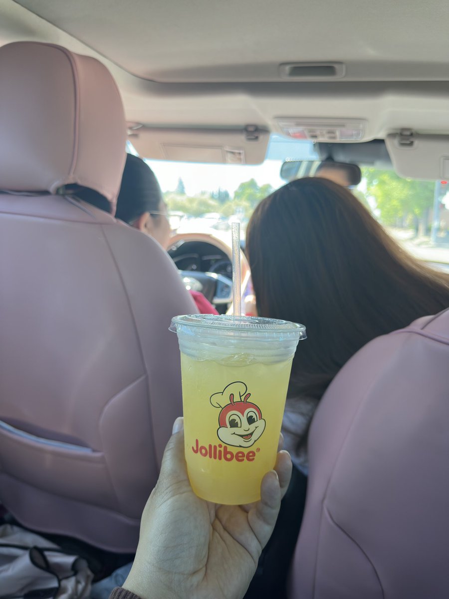 vanexstax's tweet photo. Jollibee 🫶🏼 https://t.co/XE2DOWfmI2