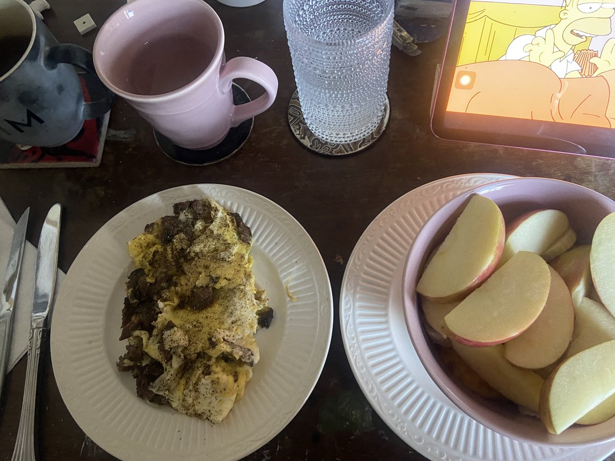 chanelmethadone's tweet image. wieiad 04/07/26 

literally the best slice of cake i’ve ever had 

1,495 steps, 31,825 steps