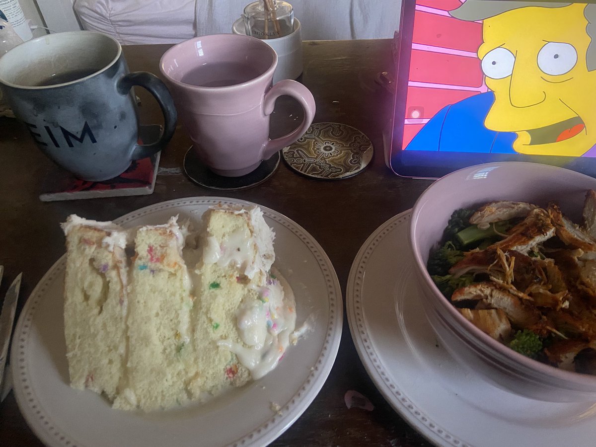 chanelmethadone's tweet image. wieiad 04/07/26 

literally the best slice of cake i’ve ever had 

1,495 steps, 31,825 steps