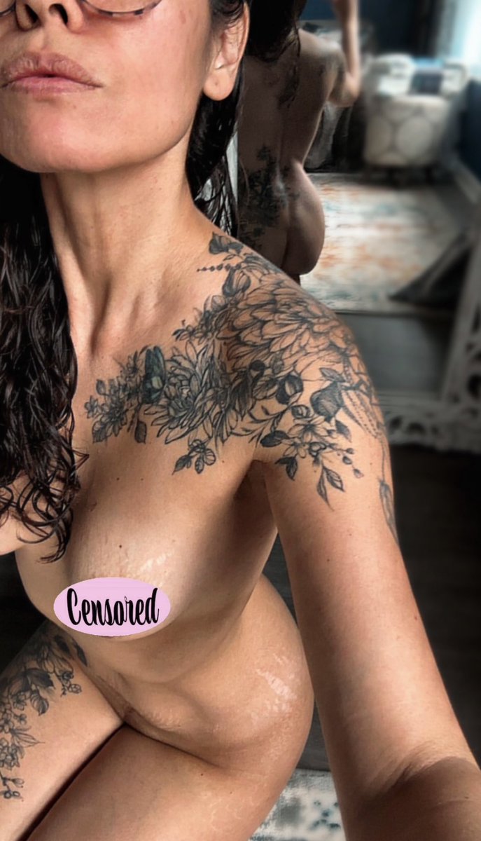 heavenlykaramel's tweet image. Looking for a good hump?…Me too!

Pinch and zoom 📷

Happy #humpday my darlings 💋

#WednesdayMotivaton