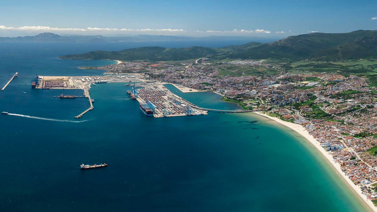 EstrechoDigital's tweet photo. 🟦 La Autoridad Portuaria de la Bahía de Algeciras aprueba su Plan Estratégico 2030 con visión 2040
·
#APBA #AutoridadPortuariadelaBahíadeAlgeciras #Descarbonización #Digitalización #digitalizaciónportuaria #EEDCWK #EstrechodeGibraltar #innovación #log...
https://t.co/JpDvTxUdcu https://t.co/5f1PnzwZmg