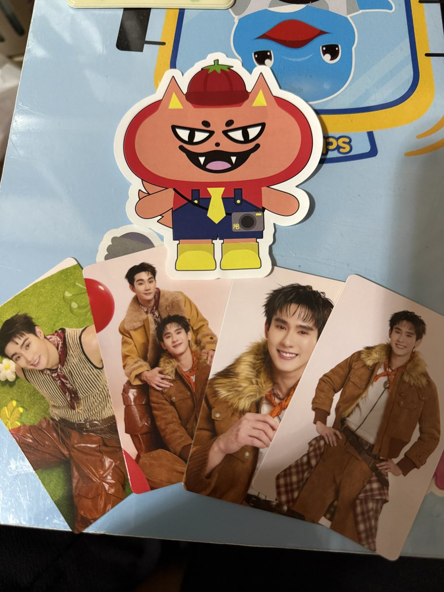 Begin_bekinn's tweet image. มี confetti ฟอสบุ๊คแฟนคอนวันที่2 มาแจกค่าพร้อมการ์ดฟบตามภาพเลย สุ่มจากรี ออกแค่ค่าส่งคับ 
สุ่มพรุ่งนี้1ทุ่มนะคะ 
#ฟอสบุ๊ค #forcebook