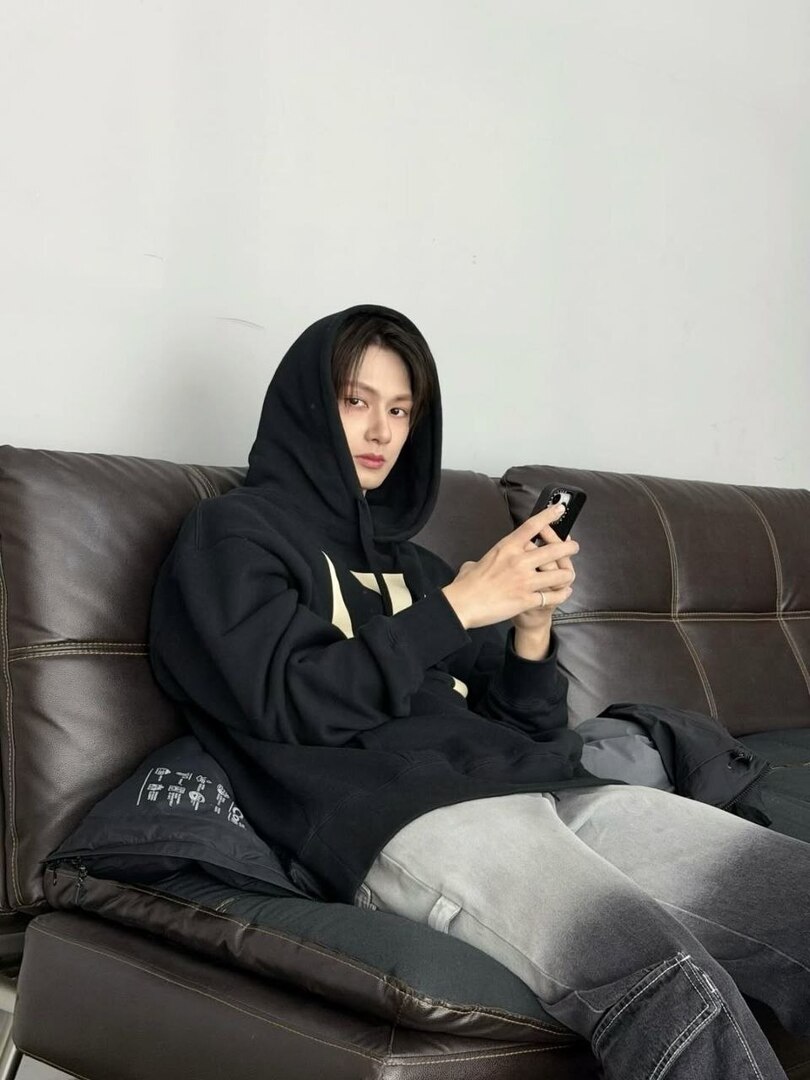 selfolssi ♤ tweet media