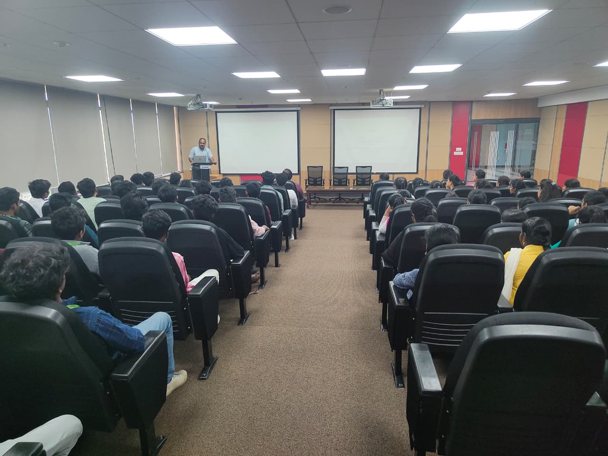 STPIChennai's tweet photo. STPI Chennai organized Industrial Visit for the students of Dr. MGR Educational &amp; Research Insti. 

The officials briefed on the Key highlights:

🔹 Insights into Industry 4.0 &amp; STPI CoEs
🔹 ISP N/Wing functionalities
🔹 Interaction with FinTech startups
🔹 Data Center operations https://t.co/siJJr0QgyY