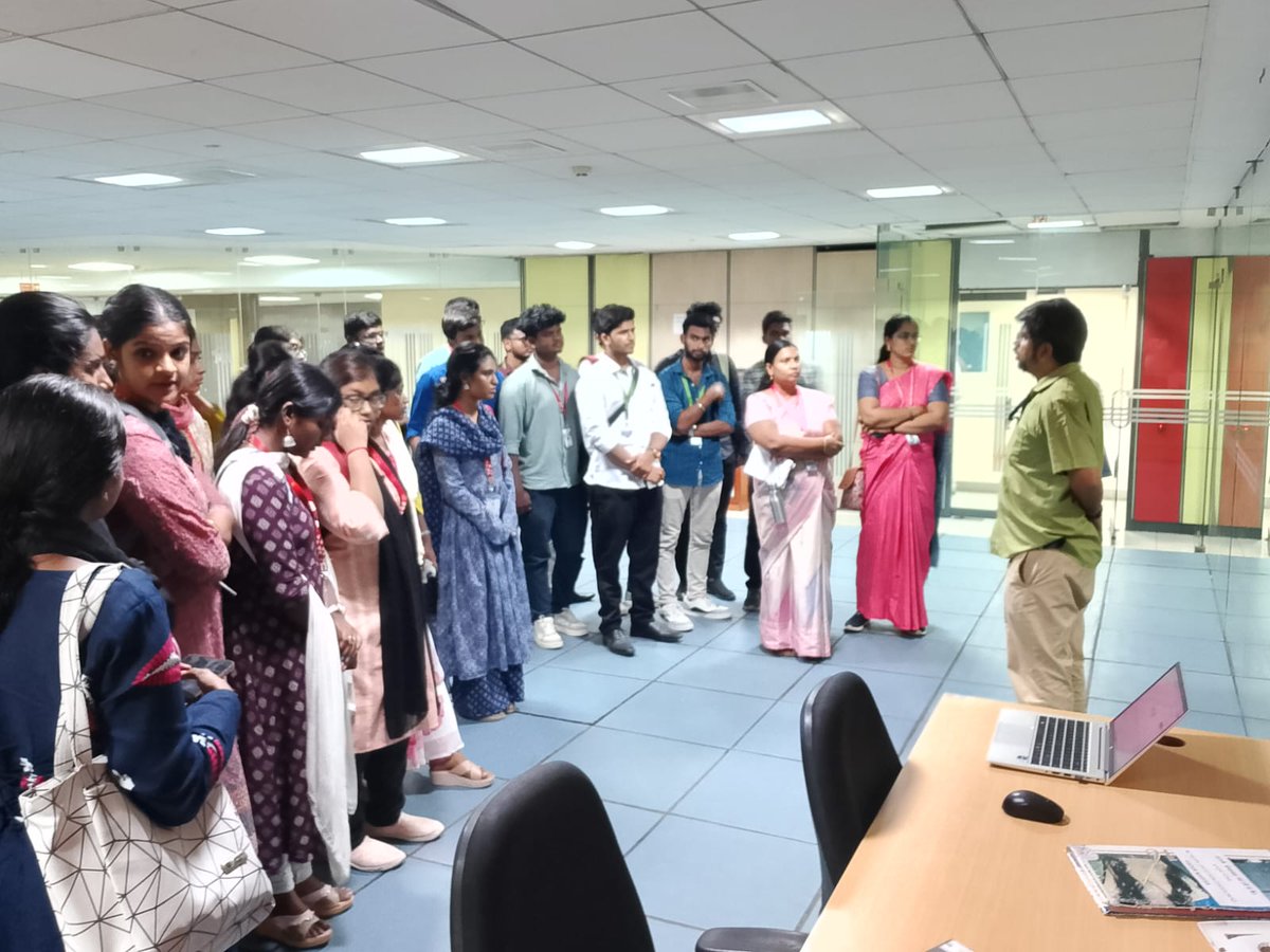 STPIChennai's tweet photo. STPI Chennai organized Industrial Visit for the students of Dr. MGR Educational &amp; Research Insti. 

The officials briefed on the Key highlights:

🔹 Insights into Industry 4.0 &amp; STPI CoEs
🔹 ISP N/Wing functionalities
🔹 Interaction with FinTech startups
🔹 Data Center operations https://t.co/siJJr0QgyY
