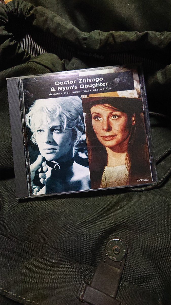 二階で探し物をしていたらこんなものが出てきた。いつ買ったかいくらでどこで買ったか覚えかない。
それでも「ライアンの娘」が公開された時の記憶はある。八歳になってすぐで母を亡くしてすぐだった。
阪急三番街にこの曲が流れていたね。
youtu.be/tV5blVpZzRM?si…