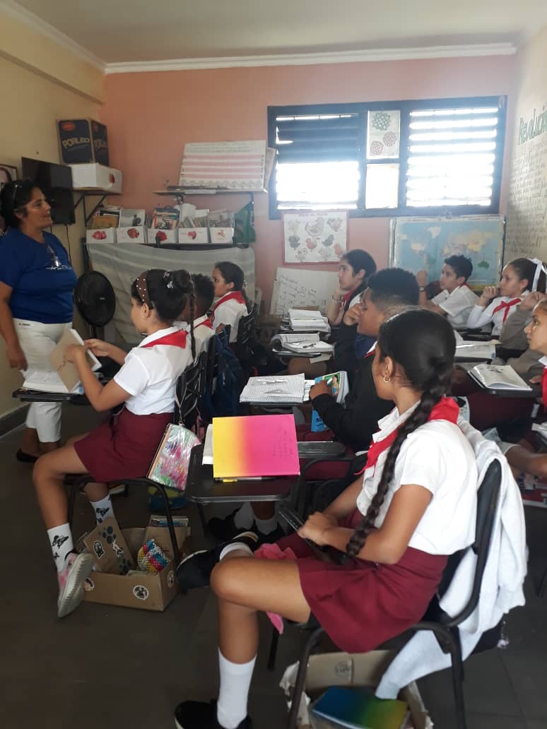 JC_MunicipioSC's tweet photo. #JovenClubSantaClara mantiene las actividades en las escuelas del territorio con los niños interesados en temas informáticos. 
#JovenClubXCuba #JovenClubInformatiza https://t.co/0dmRS0G1a3