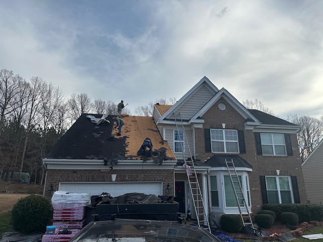 Mc_Toolman's tweet photo. @Mc_Toolman has 25+ yrs experience in the local Charlotte area market specializing in roofing &amp; exterior home repairs.  Check out this FULL roof replacement using @OCRoofingLLC Williamsburg Gray shingles. Contact us anytime to lock a date on our calendar!  https://t.co/8EoTV3ZUIW https://t.co/B6VrDNpmIV