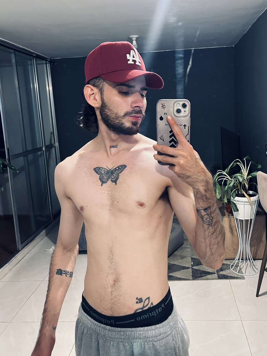 Soyabelcastro's tweet photo. Necesito más tattos en mi cuerpo 🥲 https://t.co/fF2hziqwJO