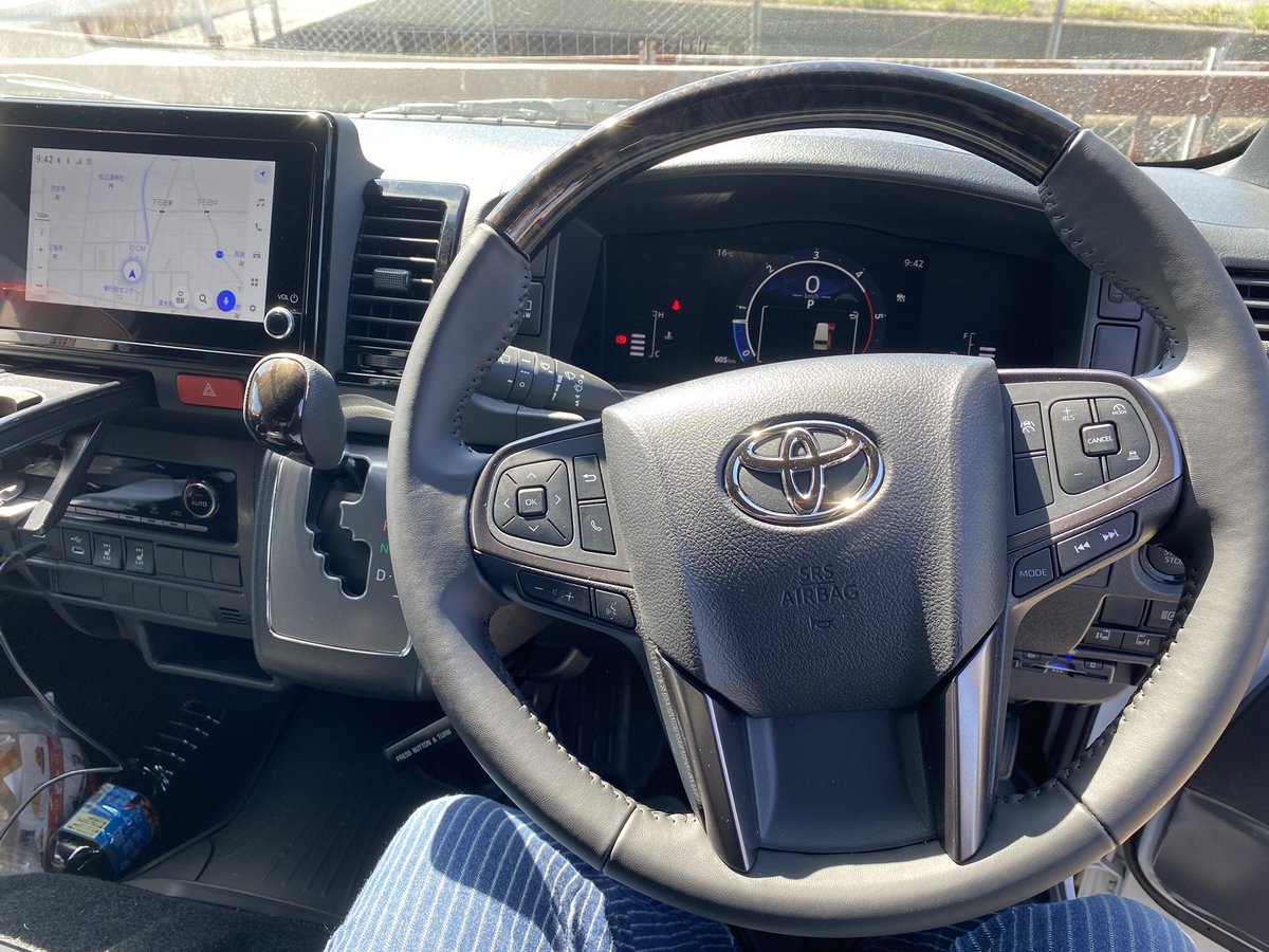 er34zn61's tweet photo. お仕事の師匠が9型ハイエース納車されたので見せてもらいました。購入する為に色々あったぞと🤭 https://t.co/mf0CIDZL3v