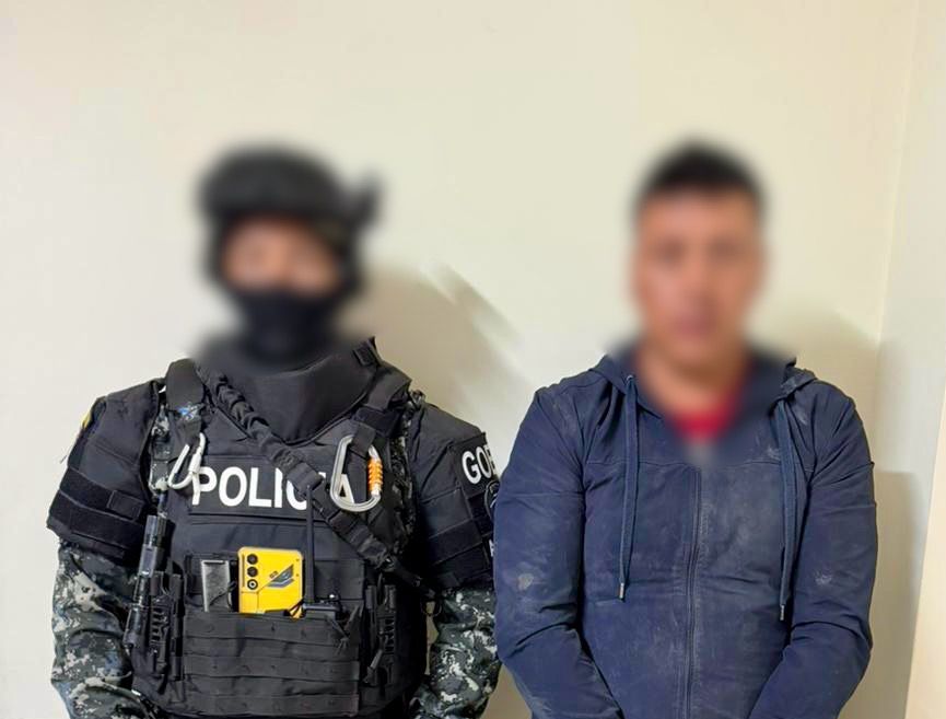 radio_pichincha's tweet image. 🛑#Atención | #Fiscalía ejecutó, junto con @PoliciaEcuador, tres allanamientos en inmuebles de #Tulcán y #JulioAndrade, en el marco de una investigación por presunta delincuencia organizada con fines de tráfico de drogas. Como resultado del operativo, se recuperó un vehículo
