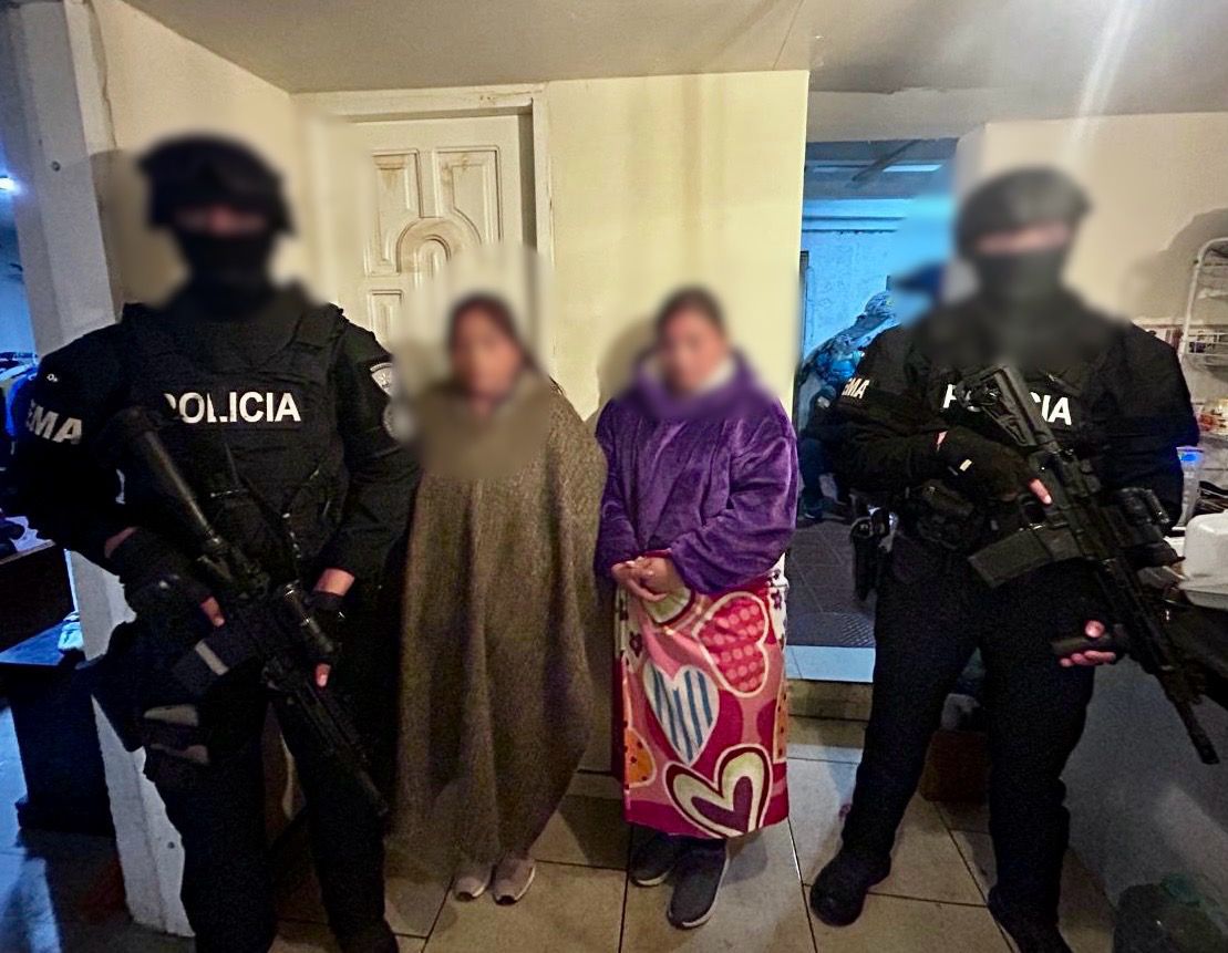 radio_pichincha's tweet image. 🛑#Atención | #Fiscalía ejecutó, junto con @PoliciaEcuador, tres allanamientos en inmuebles de #Tulcán y #JulioAndrade, en el marco de una investigación por presunta delincuencia organizada con fines de tráfico de drogas. Como resultado del operativo, se recuperó un vehículo