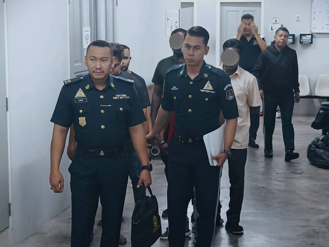 Ambik hang sembang kemaih sangat tak takut sapa-sapa konon. Sudahnya hari yang sama orang mengadu teruih kena kutip. Padan muka la wei. Sesedap hati ja collect duit mcm tanah bapak sendiri pulak. Fak ulat parking acah gengster terpaling abang kawasan

facebook.com/share/p/1AbWae…