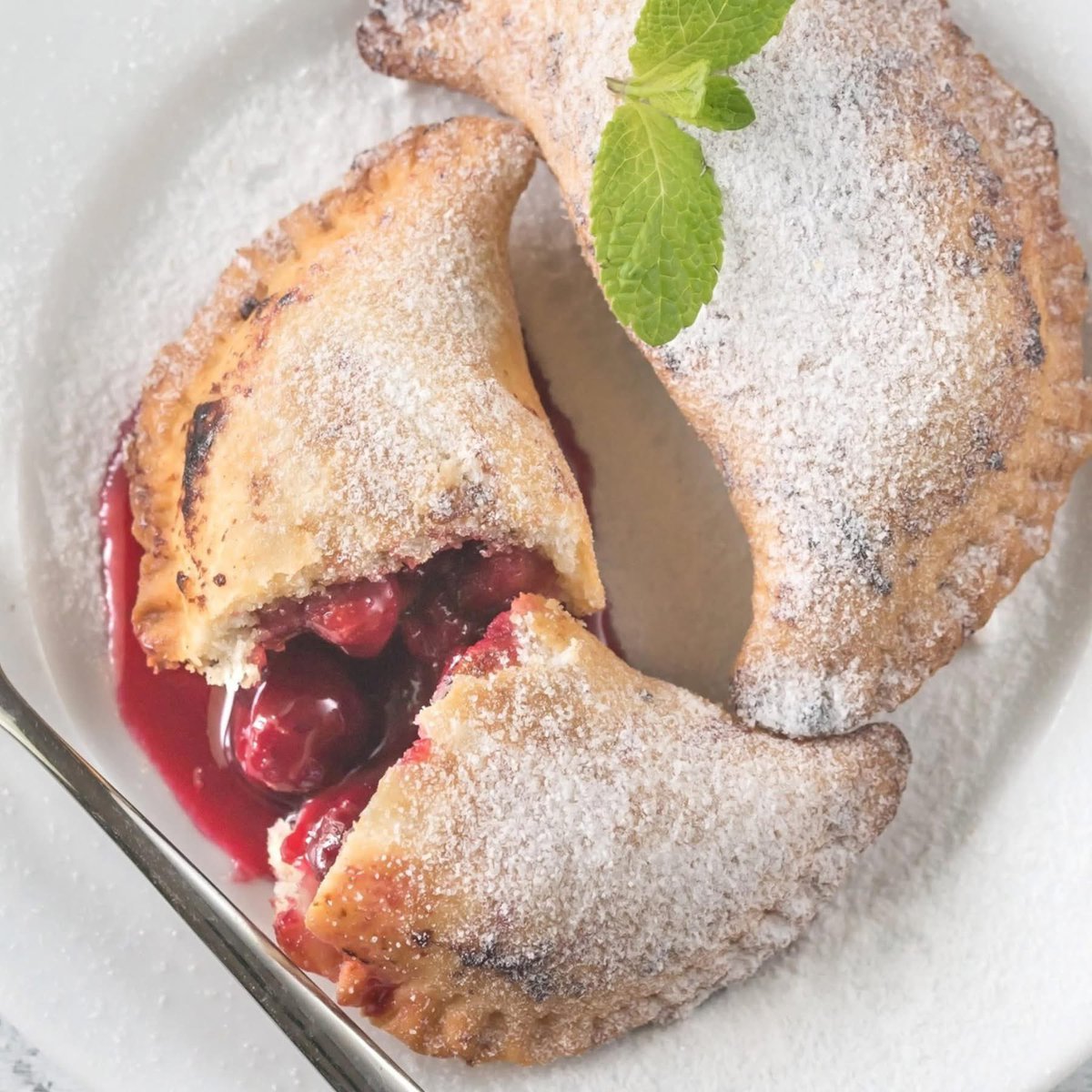 CorinnePulitzer's tweet image. Today #PastryLovers are celebrating a popular #Turnover! Baked or fried, sweet or savory, it’s #NationalEmpanadaDay &amp;amp; each crescent-shaped stuffed pocket of dough is in the spotlight all day. @EmpanadaMamaNYC @RosaMexicano  @NationalDayCal @HeyWhatDay @DiningGuide2Day