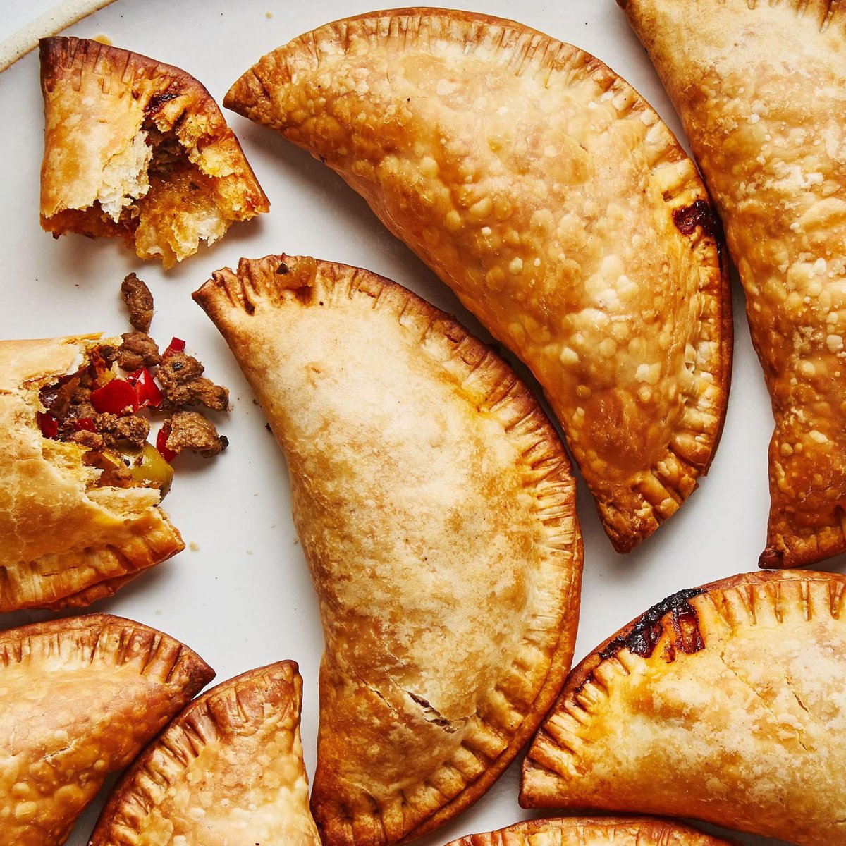 CorinnePulitzer's tweet image. Today #PastryLovers are celebrating a popular #Turnover! Baked or fried, sweet or savory, it’s #NationalEmpanadaDay &amp;amp; each crescent-shaped stuffed pocket of dough is in the spotlight all day. @EmpanadaMamaNYC @RosaMexicano  @NationalDayCal @HeyWhatDay @DiningGuide2Day