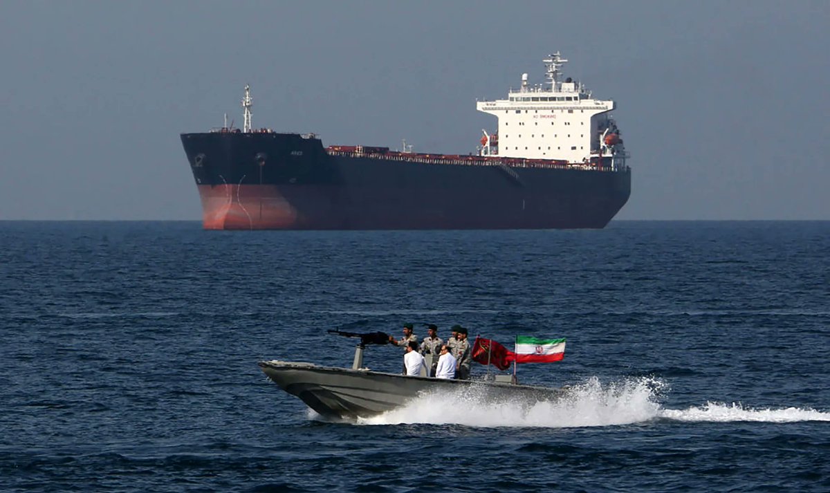 SmritiSharma_'s tweet image. #Iran proposes $1/barrel crypto toll for ships crossing the #StraitOfHurmoz during ceasefire, aiming to monitor cargo and retain control. Tankers warned: no approval, no passage. Global shipping firms remain cautious amid uncertainty.