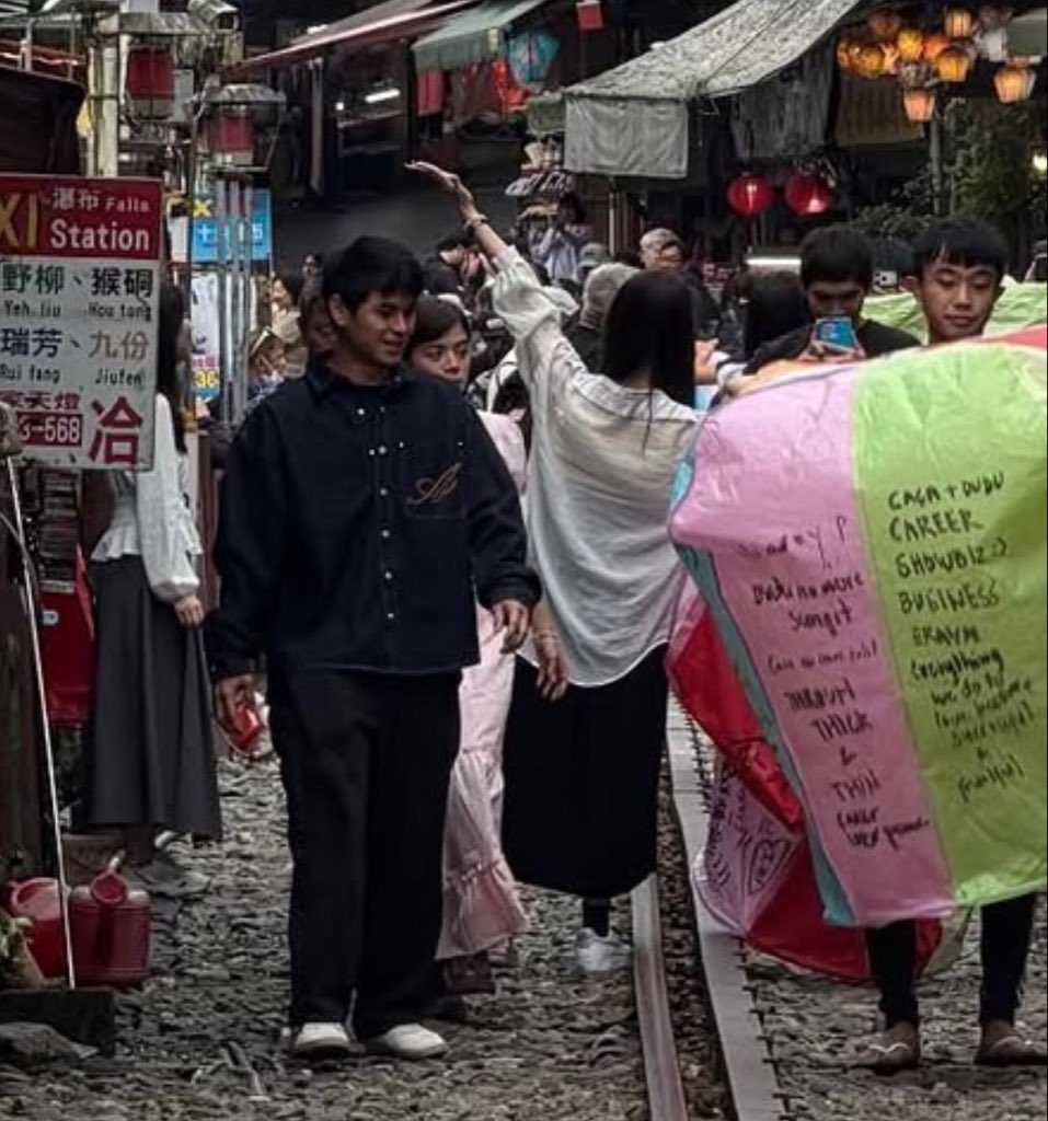 vvvvoem's tweet image. my caca and dudu huhuhuhu 

HEALING HEARTS JADEWARD
#NineToCasaDustBia