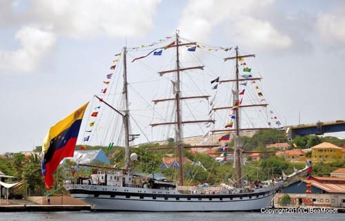 De #Curaçao Sail Foundation organiseert van 2 tot en met 8 mei 2026 opnieuw een groots tall ships-evenement, ditmaal onder de titel #Velas Curaçao Rendez-Vous 2026. Verschillende grote #zeilschepen uit Latijns-Amerika en Europa zullen de haven van Curaçao aandoen