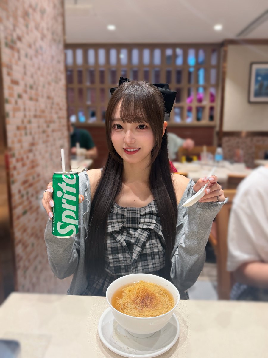 ra_mena27's tweet photo. 香港のエビワンタン麺🦐🍜もう3杯いきたい https://t.co/jWTRTuZUpD