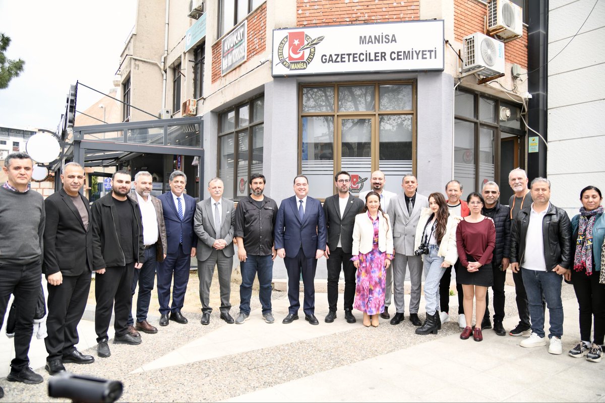 Gazeteciler Cemiyeti Başkanı Önder Aydın’ı; İl Başkanımız İlksen Özalper, Büyükşehir Belediye Başkanımız Besim Dutlulu,
Yunusemre İlçe Başkanımız Yalçın Arcak, Şehzadeler Belediye Başkanımız Hakan Şimşek ile birlikte ziyaret ettik.