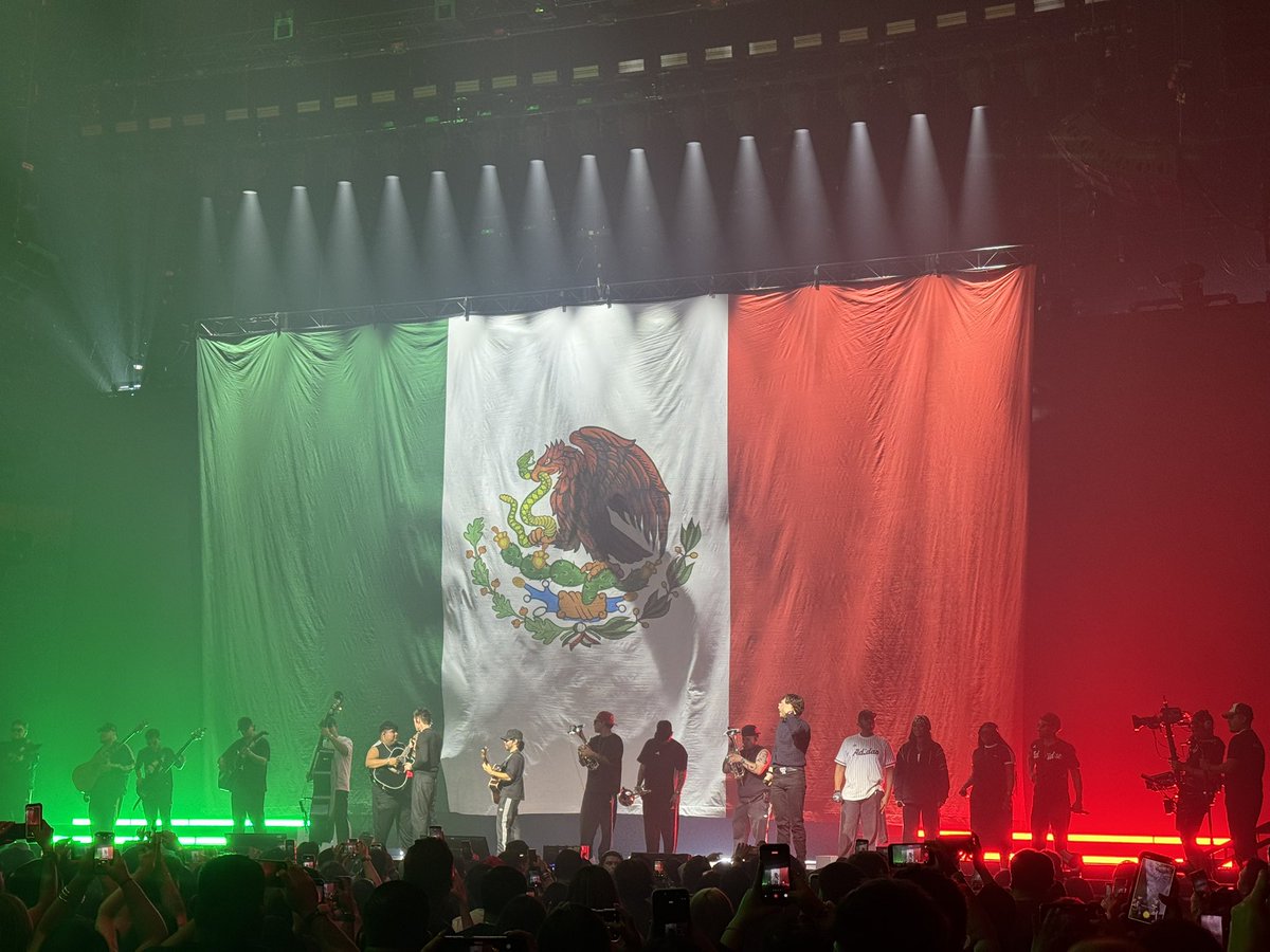 DerikDeLeon198's tweet photo. que pinche vida tan bonita, la neta, que tengo https://t.co/SCGy7y6wGz
