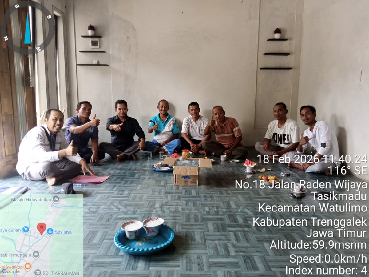 yogaedwi1's tweet photo. late post kegiatan hari Rabu 18/02/ 2026 di KUB Mina Jaya dalam rangka pembinaan kelompok dengan menyampaikan materi VMS (Vessel Monitoring System) atau SPKP (sistem Pemantauan Kapal Perikanan), berbasis satelit melacak dan memantau aktivitas perikanan secara real-time https://t.co/BApfb3sbWa