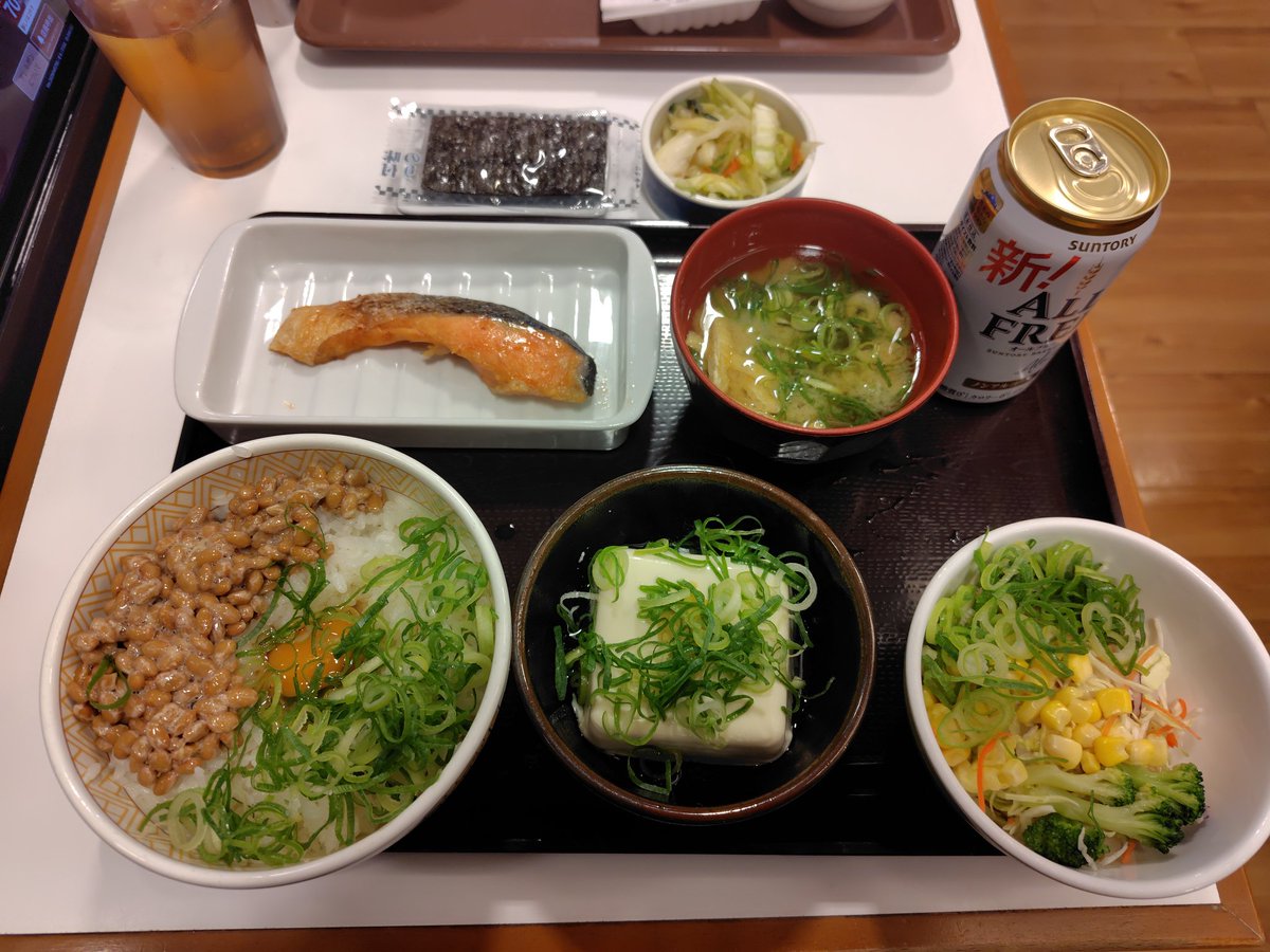 KAZ__46's tweet photo. 今晩わ🌙お疲れ様です☺
一昨日お休み昨日ノンアルでした。
今日は少し遅帰り明日少し早く家出るので軽めにしておきました（普通じゃない？笑）松屋やすき家結構行ってきましたが牛丼食べたの久しぶりです笑
基本定食派なもんで笑
 #晩飯
 #晩酌
 #すき家
 #Twitter晩酌部
 #X晩酌部 https://t.co/oq5G8U3Cxh