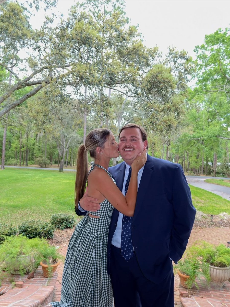 TastefulLindy tweet media