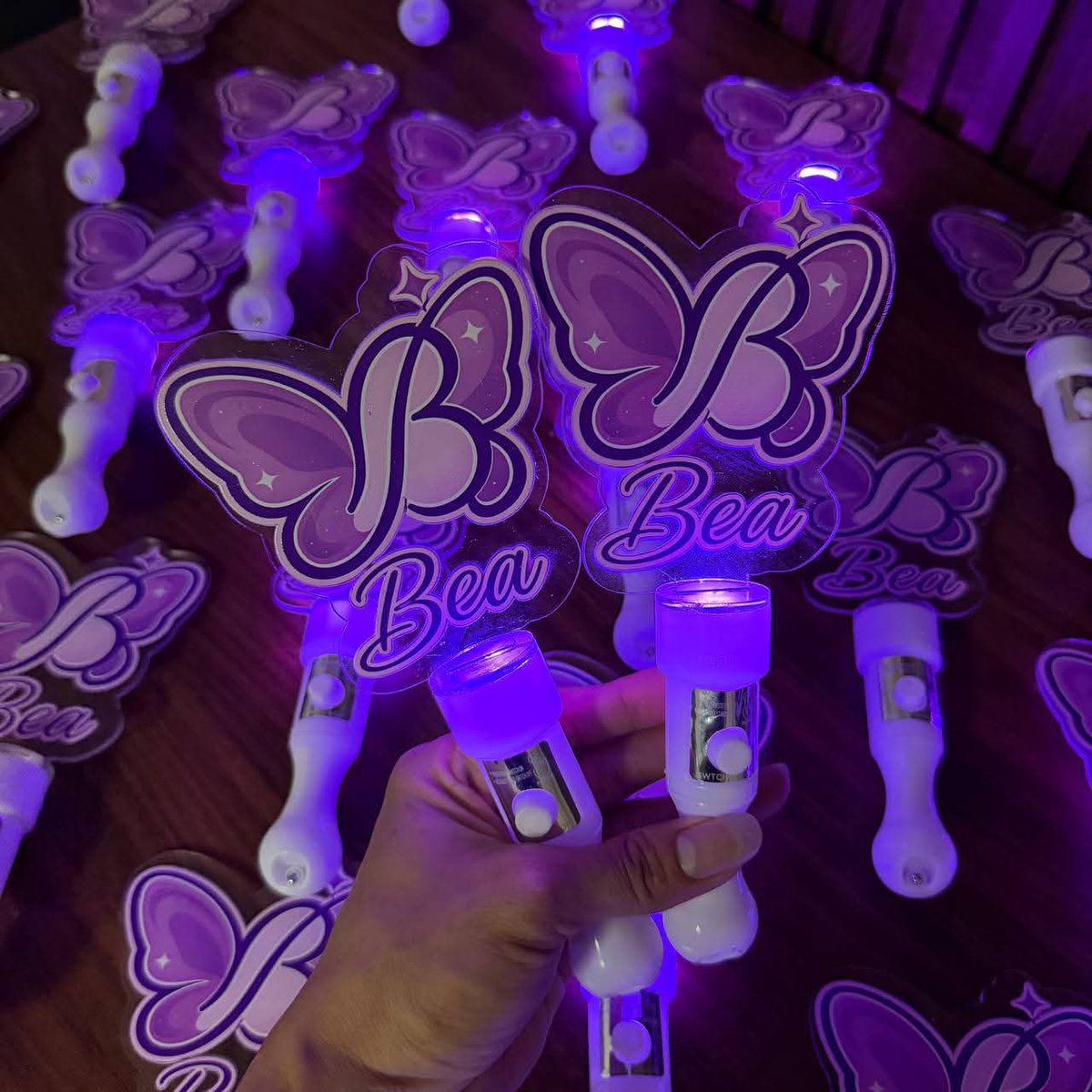 BEAHOLICS OFFICIAL tweet media