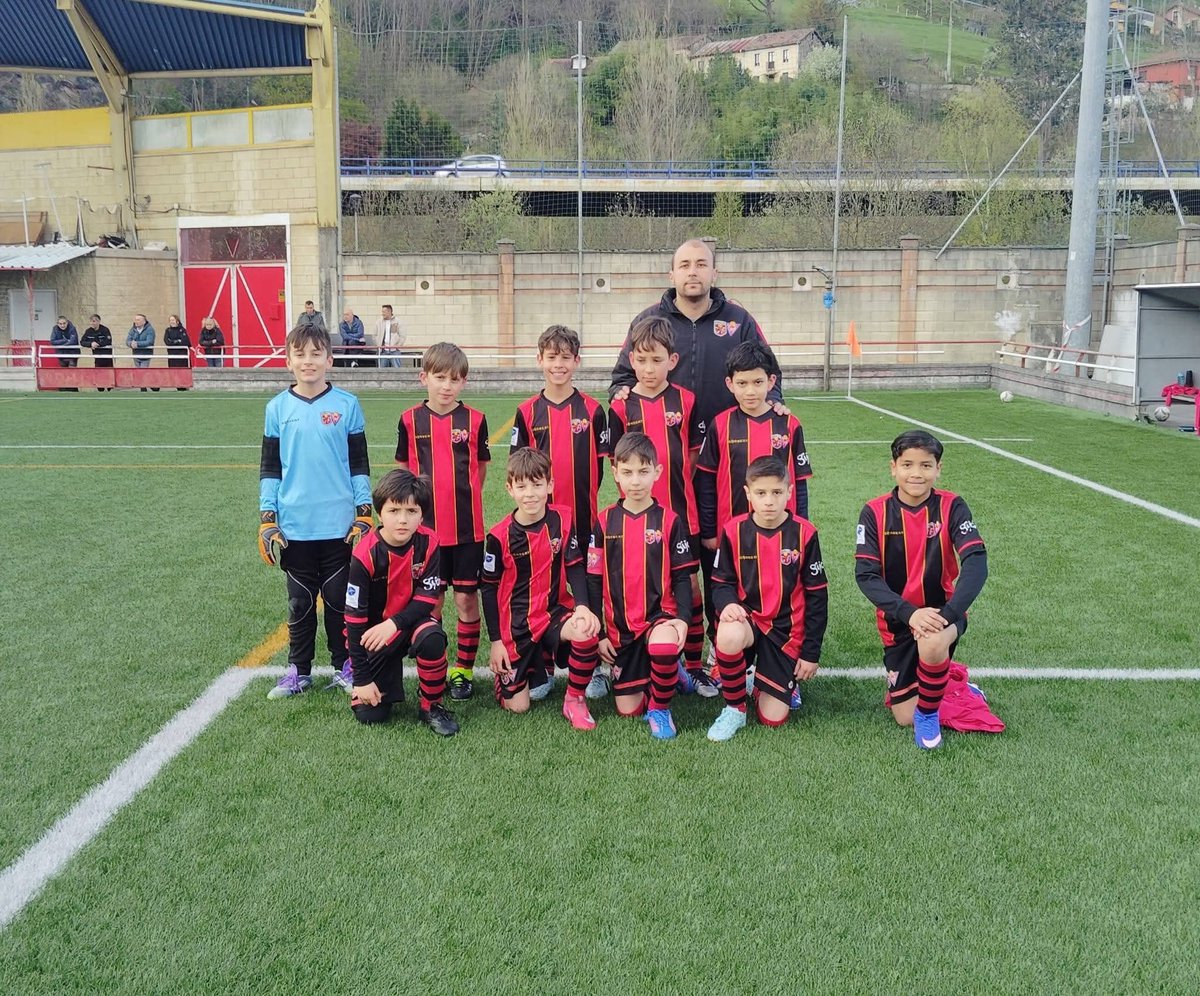 VCF_OFICIAL's tweet photo. ⬛️ 𝗧𝗢𝗥𝗡𝗘𝗢𝗦

Este pasado parón vacacional tuvimos muchísima activiad...

1. Benjamín C – Torneo L'Entregu
2. Cadete B – Oviedo Cup
3. Cadete A – Oviedo Cup
4. Prebenjamín B – Torneo Llanera
5. Alevín A – Torneo Llanes
6. Alevín A – Oviedo Cup
7. Juv C – Oviedo Cup https://t.co/OXjZwoExrt