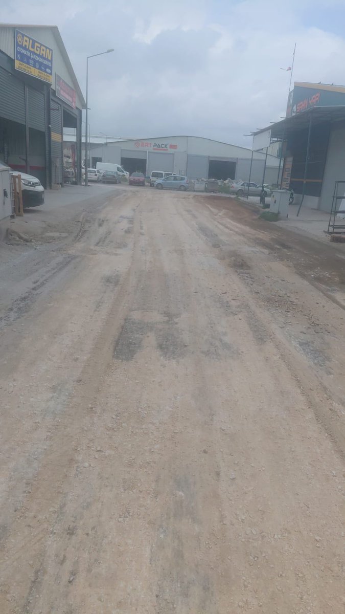 Kiltaskaplan's tweet photo. Kemalpaşa sanayi sitesine asfalt çalışmaları başlamıştır Tarsus Belediye Başkanı sayın Ali Boltaça ve emeği geçen belediye çalışanlarına esnafım adına teşekkür ediyorum. https://t.co/hxXc2f0vYp
