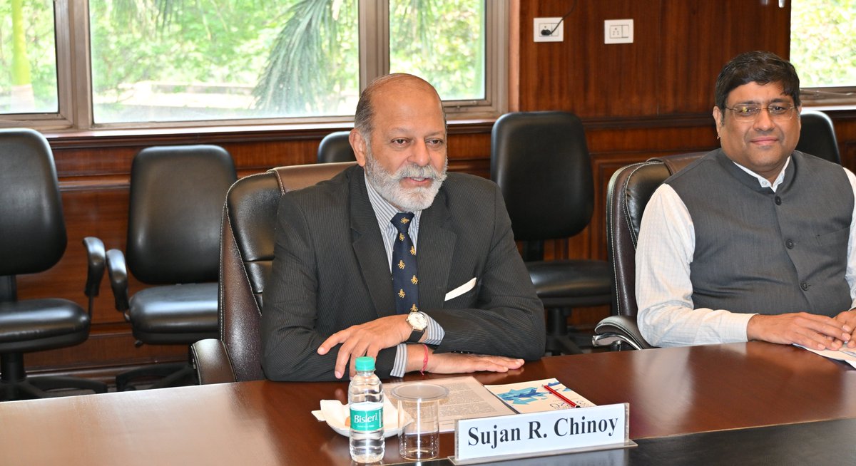 IDSAIndia's tweet image. A delegation from the Korea National Diplomatic Academy (KNDA) visited @IDSAIndia for an interactive dialogue on #India #ROK relations &amp;amp; issues of regional and international concern. DG @SujanChinoy chaired the dialogue.