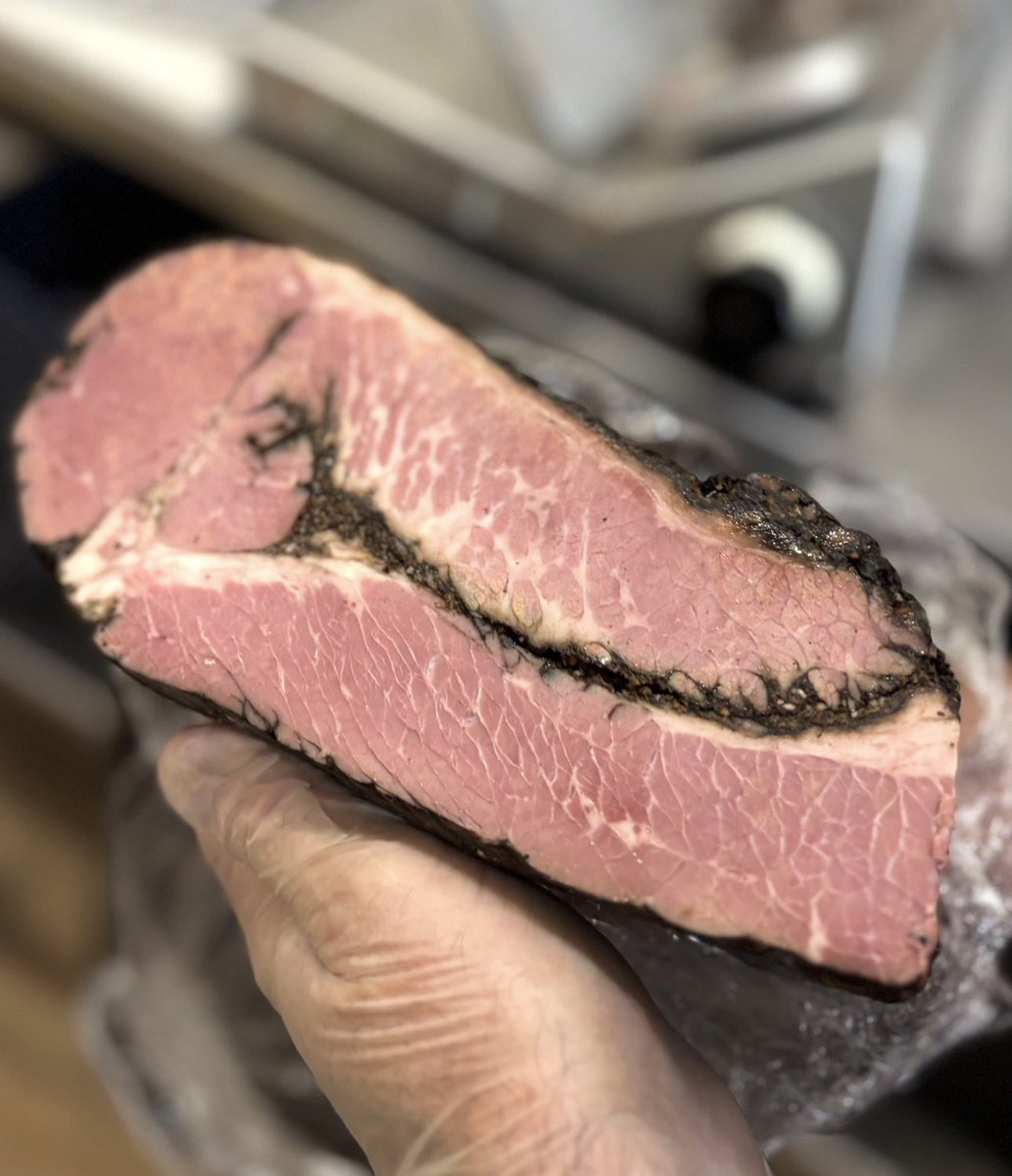 Michaels_Deli's tweet image. Folks always ask, “What’s good?”
I usually say that we make nearly everything here in house so it’s fresh and should be delicious, so they should order what they like. 
Today, however, I’ve got my 👀 on this pastrami for my lunch. 
#fresh #homecooking #pastrami #sandwich #lunch