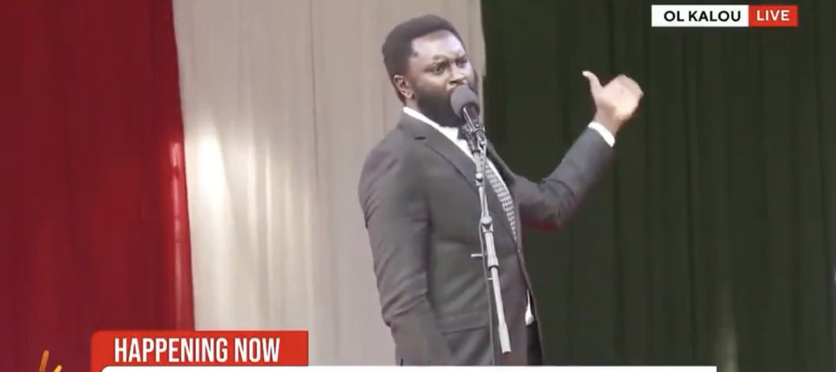 Afro_254's tweet photo. Ile siku Methu alirushiwa tear gas na akasimama wima, is the day I knew Methu is a total man. 

INJEEEEEEECT!!! https://t.co/uGoIIgeI17