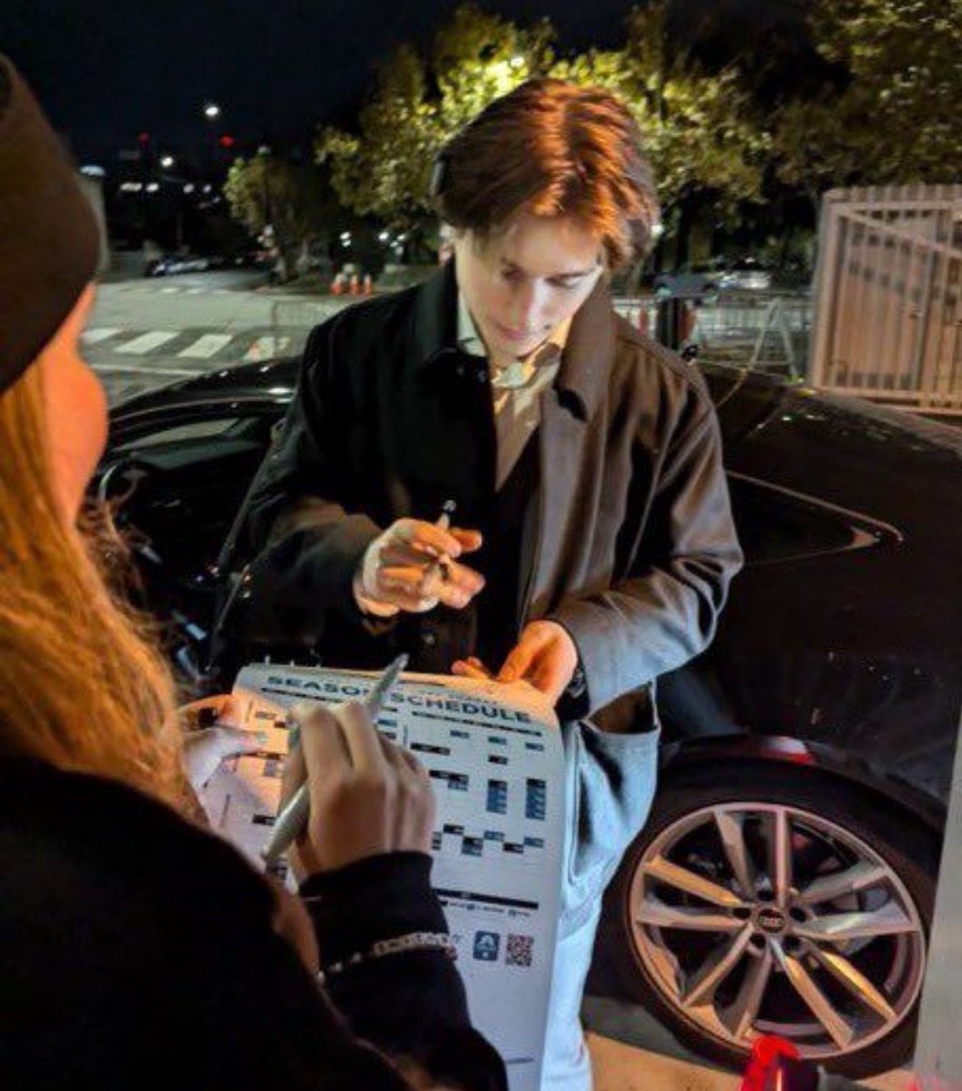 ℓʏи ೀ tweet media