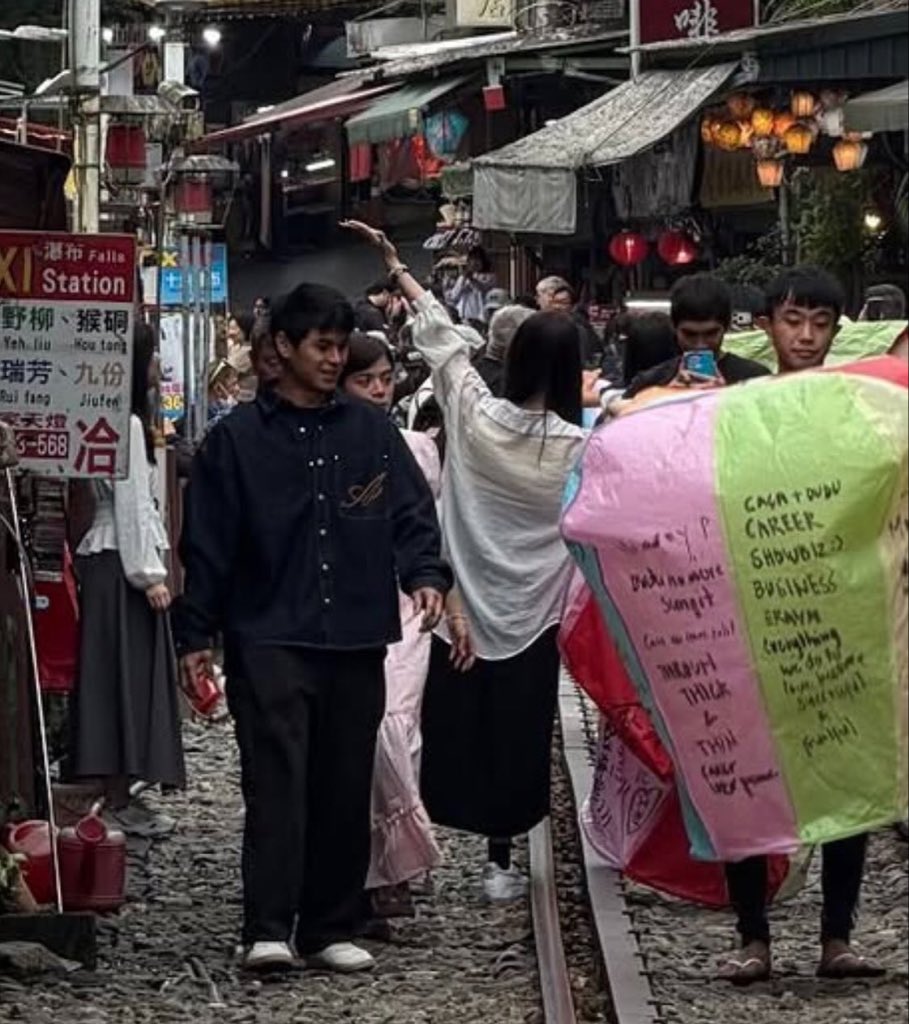 vvvvoem's tweet image. “dudu/dustin no more sungit”
“through thick and thin”
“CACA + DUDU”
“everything we do for love(?) become successful and fruitful” 

HEALING HEARTS JADEWARD
#NineToCasaDustBia