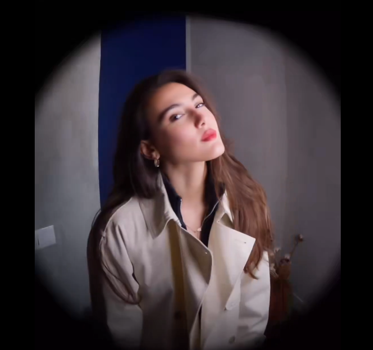 LariaBani's tweet photo. Perfect partnership having this gorgeous beauty showing up at your door with a bouquet of tulips and #Clinique. 🩷🫶🏼🥰
#ZeudiDiPalma TikTok:
🔗https://t.co/I9gnAw4Kit
#ZeudixClinique #Zeudiners #CliniqueItalia #Chubby #ChubbyStick https://t.co/Shvi3DCiVf