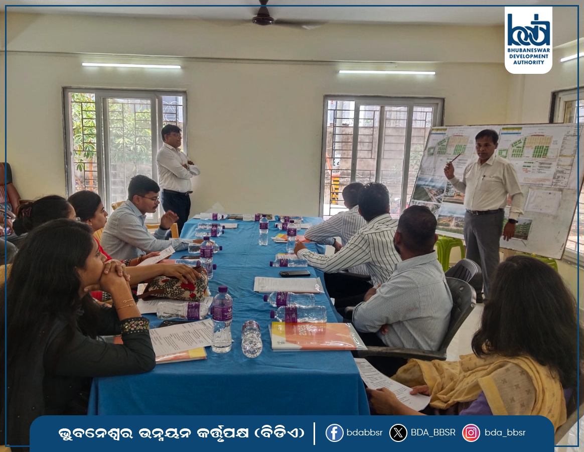 BDA_BBSR's tweet image. IAS probationers today visited Buddha Vihar to observe the Affordable Housing Project (AHP) under Pradhan Mantri Awas Yojana, gaining first-hand exposure to its on-ground implementation. The project has been developed by the Bhubaneswar Development Authority (BDA). 
#AHP #BDA