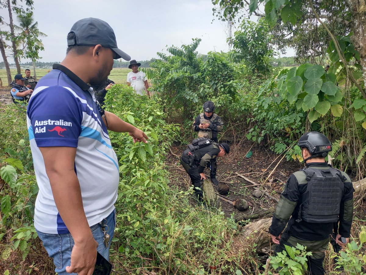fsd__ch's tweet image. 💥 An explosive object was reported on the Philippine island of #Mindanao.

The FSD team worked with local authorities to ensure the item was handled safely. After the controlled #explosion, our team checked the area to confirm that it was secure for the local #communities.