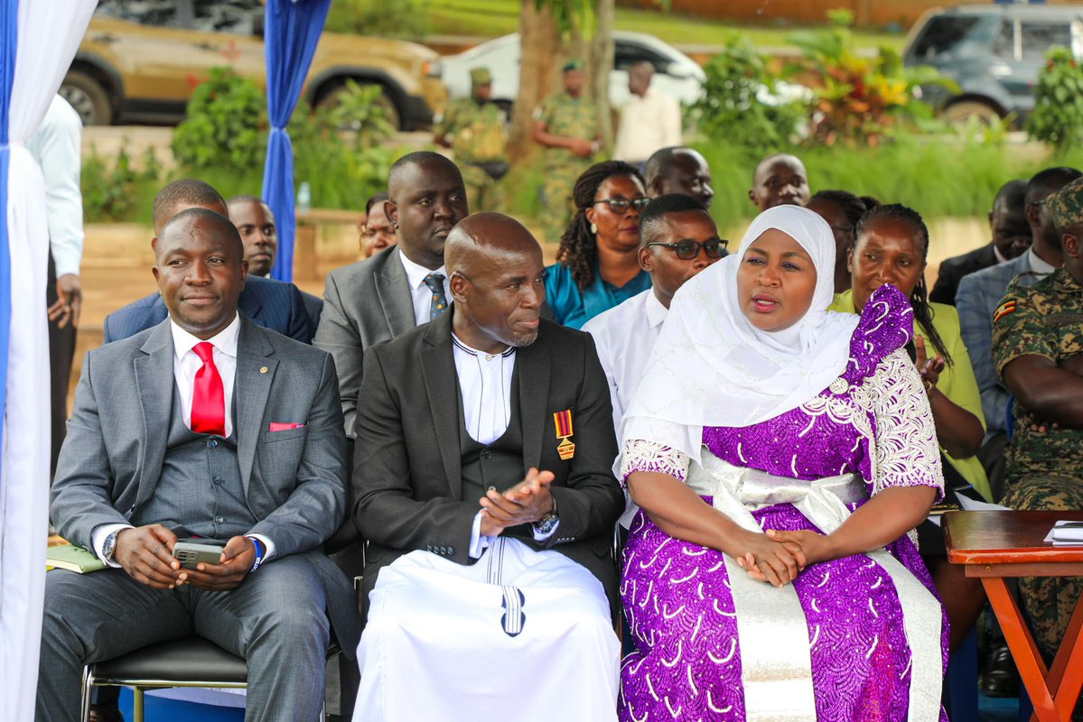 Acholigal tweet media