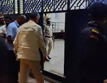 వాళ్ళ అయ్యకే  కాలేని పని జగన్ గారు చేయలేదా ??

బొల్లోడిని జైలు లో దెంగడం 

గతం మరచిపోతే ఎలా రా 

మీ బొల్లోడిని పంపినోడికి ఆ ఆత్ గాడు ఒక లెక్కన 

మీ ఊహకు  వది  లేస్తున్న 

వెళ్లి మీ ఫ్రండ్ గాడికి చెప్పు కుత్తా నోరు మూసుకొని ఉండమని లేదంటే కుత్త పగిలిపోద్ది