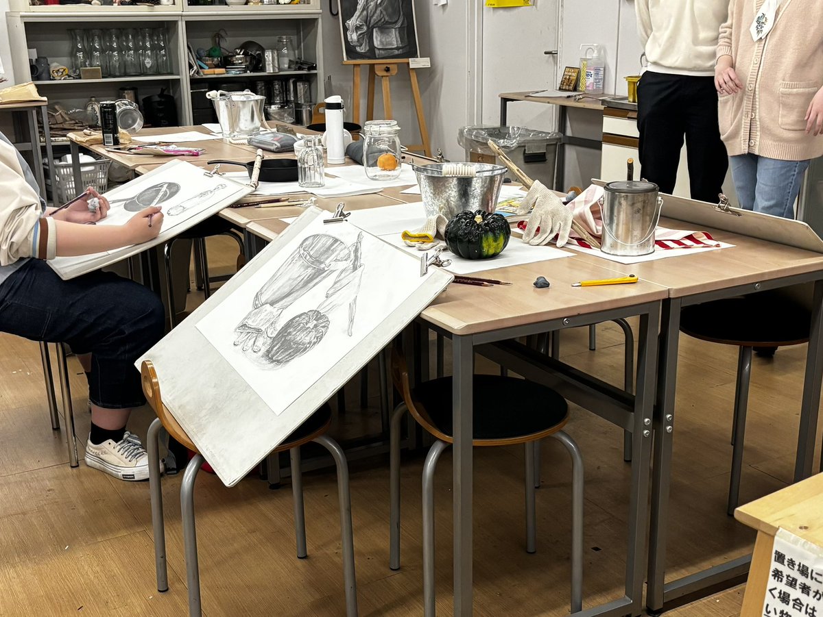 3日間集中デッサン講座の最終日でした
いつもは夏休みにやっていますが、早くしてほしいと学生からリクエストがあり4月にしました
明日からいよいよ新学期の授業が始まります